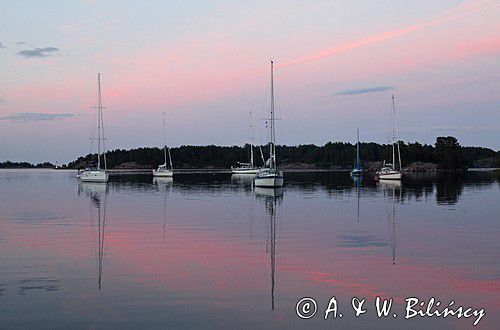 kotwicowisko Kungshamn w zatoce na wyspie Karo, szwedzkie szkiery, Szwecja