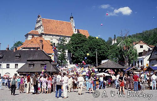 Kazimierz Dolny rynek, kosciół farny