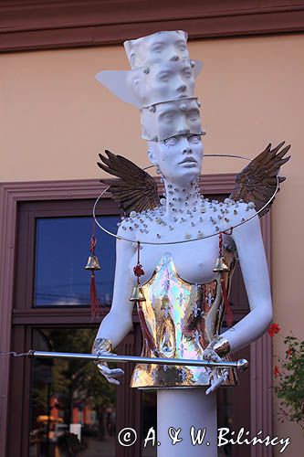 rzeźby przed restauracją na placu Teatralnym, Kłajpeda, Litwa