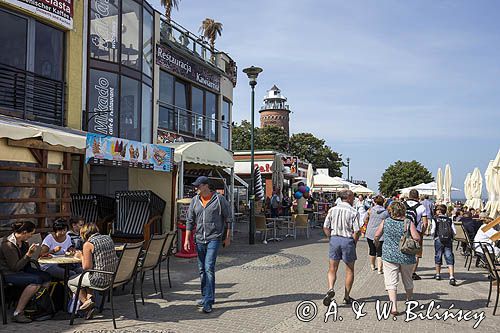 Kołobrzeg, nadmorska promenada i latarnia morska