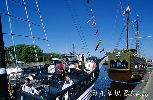 Kołobrzeg, port, statki wycieczkowe