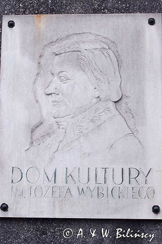 Kościerzyna, tablica na Domu Kultury im. Józefa Wibickiego, Kaszuby