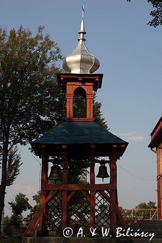 Krzywosądz dzwonnica przy zabytkowym kościele powiat Radziejów