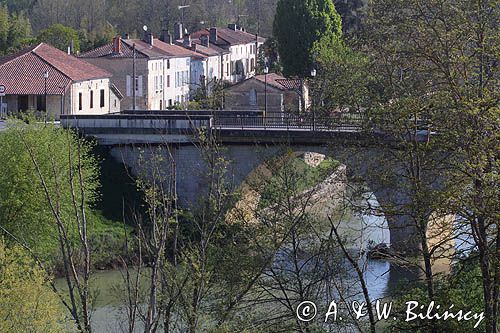 most w Lavardac, rzeka Baise, Gaskonia, Francja