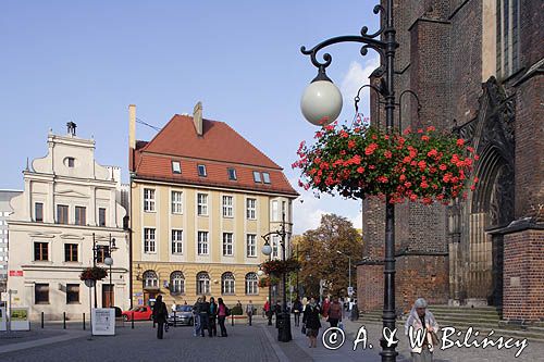 Legnica, kamienice iKościół Ewangelicki Marii Panny