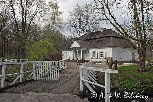 Łęki Kościelne zabytkowy dwór drewniany powiat Kutno - Wielkopolska