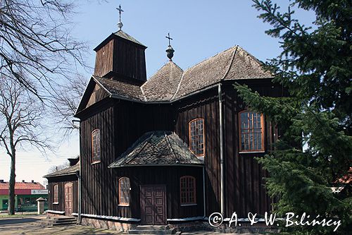 Łęki Wielkie zabytkowy kościół drewniany Maksymiliana hr. Mielżyńskiego - Wielkopolska