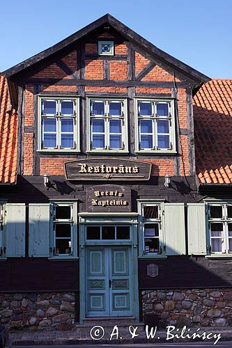 restauracja w drewnianym zabytkowym domu, Liepaja, Łotwa restaurant in a wooden house, Liepaja, Latvia