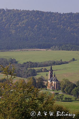 Lutowiska, Kościół murowany pw św. Stanisława Biskupa, wybudowany w stylu neogotyckim w latach 1911 - 1913, Bieszczady szlak turystyczny 'Trzy kultury'