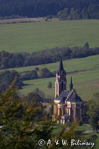 Lutowiska, Kościół murowany pw św. Stanisława Biskupa, wybudowany w stylu neogotyckim w latach 1911 - 1913, Bieszczady szlak turystyczny 'Trzy kultury'