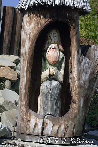 Lutowiska, Bieszczady, szlak turystyczny 'Trzy kultury' świątek w Arboretum przyszkolnym