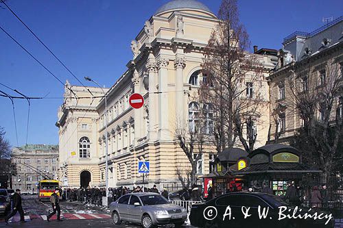 Lwów, Budynek Uniwersytetu Lwowskiego, gmach główny /posejmowy/, Ukraina