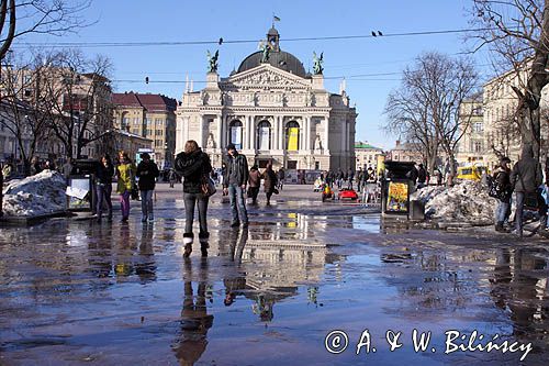 Lwów, Prospekt Swobody i Gmach Opery Lwowskiej, Ukraina