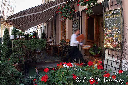 Lwów, zaułek, restauracja na starówce