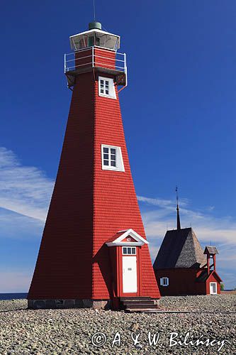 Latarnia morska i kaplica na Malören. Lighthouse and church.