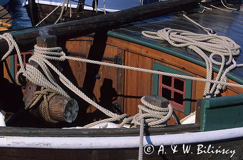 stara łódź w muzum starych łodzi w Mariehamn na Alandach, Finlandia