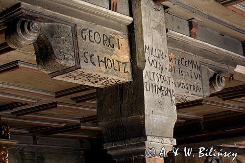 Michalice zabytkowy kościół drewniany z 1614 roku/wieża 1730/, powiat Namysłów