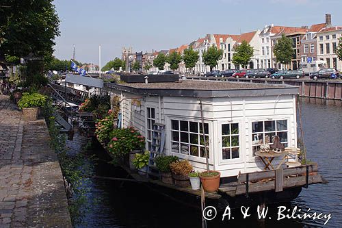 Middelburg, barki mieszkalne na kanale, Holandia