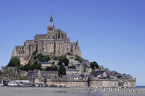 Klasztor Mont St. Michel, Normandia / Bretania, Francja, w czasie odpływu