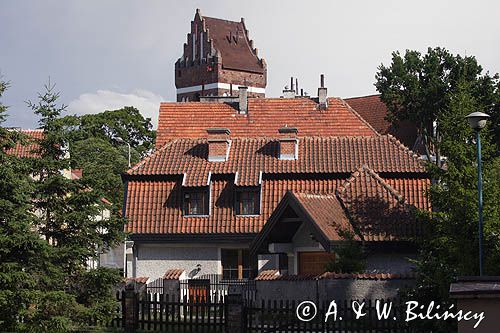 Morąg, kościół św. Apostołów Piotra i Pawła i kamienica