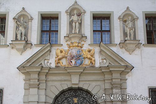 Park Mużakowski, Łęknica, lista światowego dziedzictwa UNESCO, Nowy Zamek po stronie niemieckiej, portal nad bramą wejściową