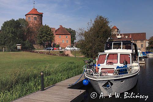 zamek i marina, Neustadt Glewe, marina na rzece Elde, Muritz-Elde wasser strasse, Meklemburgia-Pomorze Przednie, Niemcy