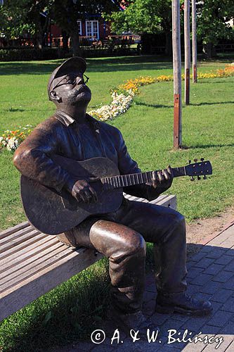 figura na ławeczce, promenada nad Zalewem w Nidzie na Mierzei Kurońskiej, Zalew Kuroński, Neringa, Litwa Nida village, Curonian Spit, Curonian Lagoon, Neringa, Lithuania