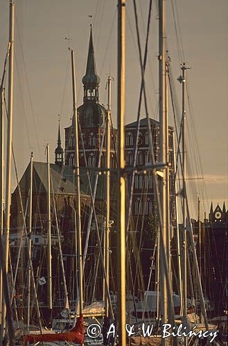 Niemcy Stralsund widok na miasto z portu jachtowego