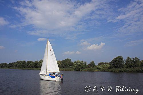 jacht na rzece Niemen, Park Regionalny Delty Niemna, Litwa Nemunas river, Nemunas Delta, Lithuania