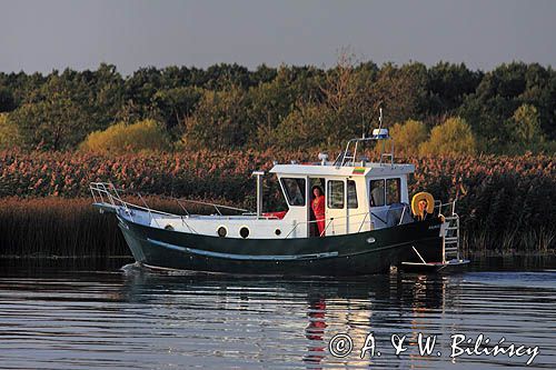 motorówka na rzece Niemen, Park Regionalny Delty Niemna, Litwa Nemunas river, Nemunas Delta, Lithuania