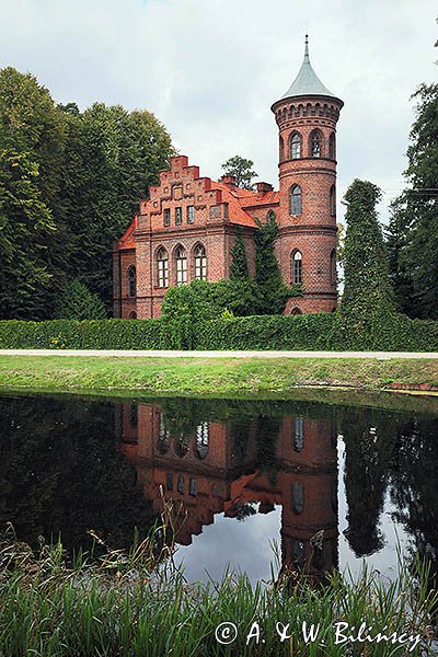 Nowy Duninów, Neogotycki zameczek 