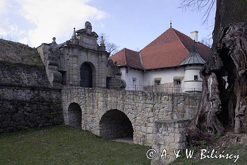 Nowy Wiśnicz, zamek, most i brama wjazdowa, Pogórze Wiśnickie