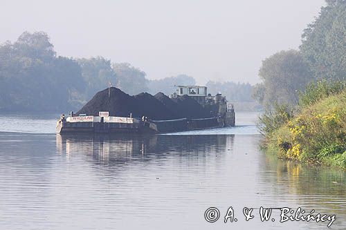 barka na Odrze, koło śluzy Januszkowice, rzeka Odra