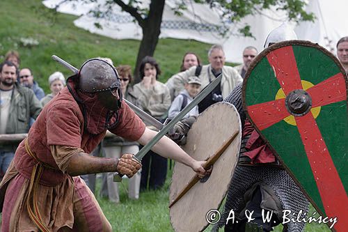 Ogrodzieniec, V Najazd Barbarzyńców, pojedynek