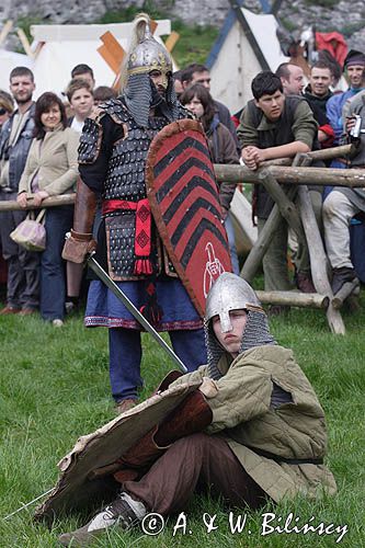 Ogrodzieniec, V Najazd Barbarzyńców, rycerz