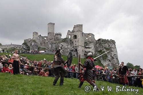 Ogrodzieniec, V Najazd Barbarzyńców, pojedynek