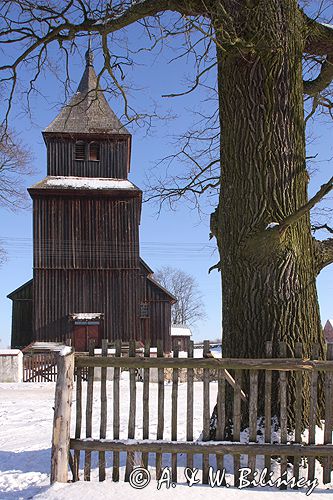 zabytkowy drewniany kościół we wsi Ostrokół Mazury