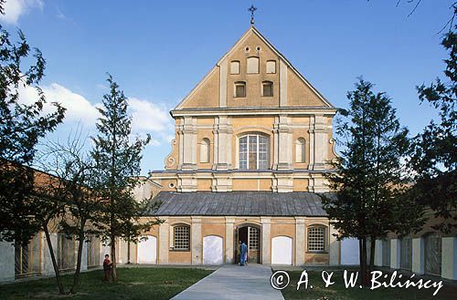 Ostrołęka, kościół pobernardyński stacyjny św Antoniego Padewskiego