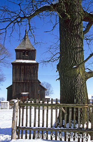 zabytkowy kościół we wsi Ostrykół, Mazury