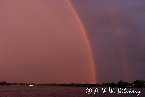 burza i tęcza w Oudewegstervaart, Holandia