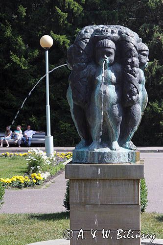fontanna w części kurortowej w Parnu, Parnawa, Estonia fontain in health resort in Parnu, Estonia