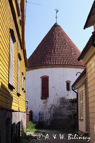 Czerwona Wieża w Parnu, Parnawa, Estonia Red Tower in Parnu, Estonia