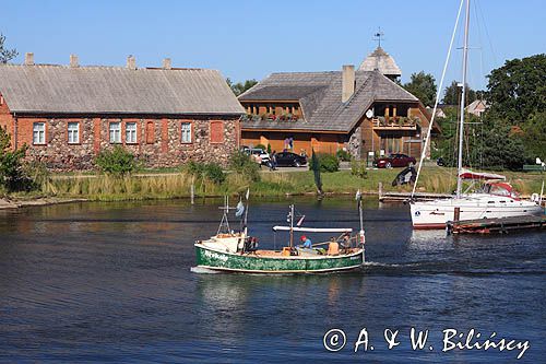 port w Pavilosta, Łotwa, restauracja i muzem Pavilosta harbour, Latvia