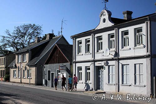 główna ulica w Pavilosta, Łotwa in Pavilosta village, Latvia