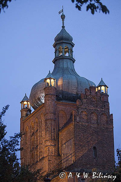 Płock, Wieża Zegarowa zamku z czasów Kazimierza Wielkiego z barokowym hełmem z XVIII w.