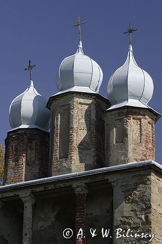 Radoszyce, dzwonnica przy zabytkowej cerkwi drewnianej z 1868r, Bieszczady,