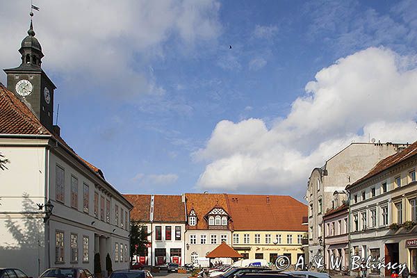 Reszel, ratusz i rynek