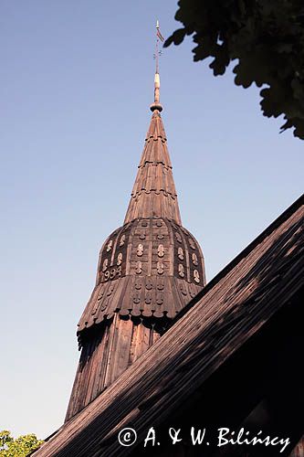 dwa kościoły luterańskie: drewniany zbór św.Magdaleny z 1644 i kamienny z 1912 roku, wyspa Ruhnu, Estonia wooden lutheran church from 1644, Ruhnu Island, Estonia
