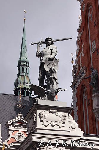 Ryga, figura św. Jerzego ze smokiem na Domie Bractwa Czarnogłowych, Stare Miasto, Łotwa