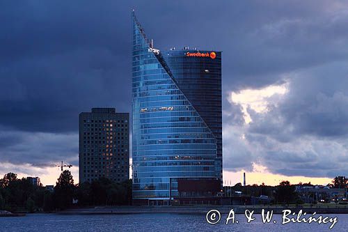 Ryga, wieżowce nad rzeką Dźwiną, Daugava, Łotwa